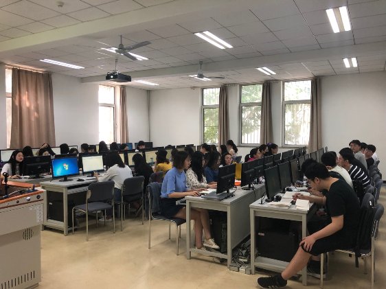 云课堂走进高圆圆母校，带来不一样的计算机机房